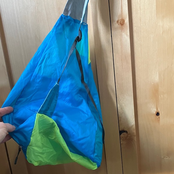 Lewis N Clark Blue and Green Crossbody Sling Bag - Picture 4 of 8